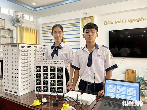 Lâm Bảo Trân và Lâm Hùng Vĩ, Trường THPT chuyên Nguyễn Thị Minh Khai (TP Sóc Trăng, tỉnh Sóc Trăng) - Ảnh: LAN NGỌC Lâm Bảo Trân và Lâm Hùng Vĩ, Trường THPT chuyên Nguyễn Thị Minh Khai (TP Sóc Trăng, tỉnh Sóc Trăng) - Ảnh: LAN NGỌC
