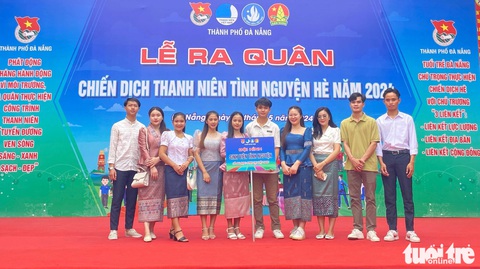 Đà Nẵng có đội tình nguyện là du học sinh tại Việt Nam- Ảnh 1. Thành lập đội hình sinh viên tình nguyện du học sinh tại Việt Nam đến từ các nước như Lào, Trung Quốc, Thái Lan, Nigeria… - Ảnh: ĐOÀN NHẠN