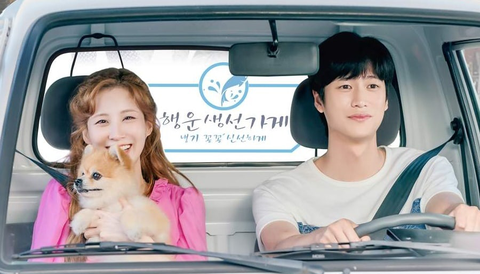 Na In Woo (phải), Seo Hyun trong phim Na In Woo (phải), Seohyun trong phim