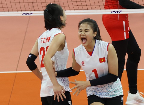 Bóng chuyền nữ Việt Nam đánh bại Indonesia, toàn thắng vòng bảng AVC Challenge Cup- Ảnh 3. Niềm vui chiến thắng của các cô gái tuyển bóng chuyền nữ Việt Nam - Ảnh: AVC