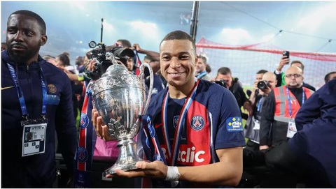 Mbappe đá trận cuối cùng với PSG, đoạt Cúp quốc gia Pháp- Ảnh 1. Mbappe đã giành danh hiệu cuối cùng với PSG, trước khi ra đi sang Real Madrid - Ảnh: Getty