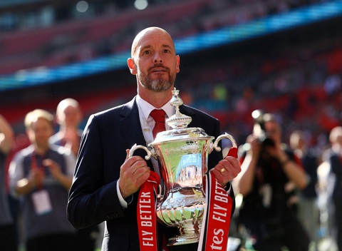 Erik Ten Hag nói sẵn sàng rời Man United- Ảnh 1. HLV Erik Ten Hag vẫn có thể bị sa thải dù vô địch Cúp FA - Ảnh: REUTERS