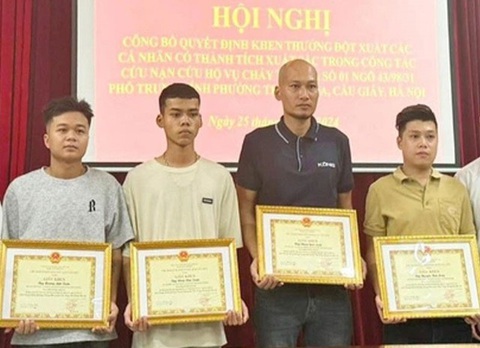 Thủ tướng gửi thư khen 4 công dân cứu người mắc kẹt trong đám cháy nhà trọ- Ảnh 1. Bốn công dân dũng cảm cứu người mắc kẹt trong đám cháy nhà trọ - Ảnh: VÂN NHI