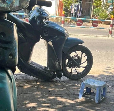 Ảnh vui 26-5: Lương thấp là không được ăn sầu riêng sao?!- Ảnh 7. Em mệt rồi.