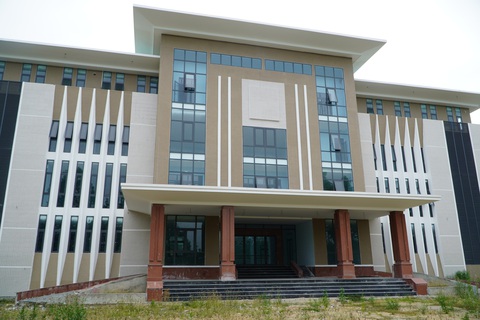 Quảng Nam đề nghị lấy tên Quế Sơn khi sáp nhập huyện Nông Sơn và Quế Sơn- Ảnh 3. Quảng Nam đề nghị đặt trụ sở đơn vị hành chính mới tại trụ sở của huyện Quế Sơn - Ảnh: LÊ TRUNG