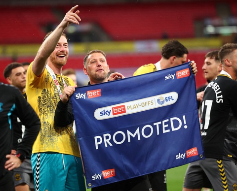 Southampton thắng trận cầu 'đắt giá nhất thế giới', lên chơi ở Premier League- Ảnh 1. Niềm vui của các cầu thủ Southampton sau khi giành chiến thắng trận play-off - Ảnh: REUTERS