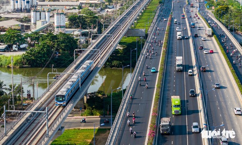 TP.HCM lên phương án kết nối xe buýt, xe đạp... với metro số 1- Ảnh 1. TP.HCM sẽ có đa phương tiện kết nối vào tuyến metro số 1 phục vụ người dân đi lại thuận tiện như xe buýt, xe đạp, xe điện... - Ảnh: CHÂU TUẤN