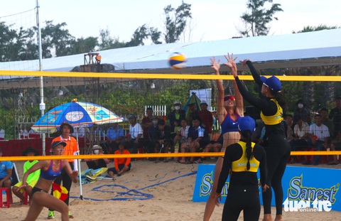 Trận chung kết đôi nữ Giải vô địch quốc gia bóng chuyền bãi biển 2024 diễn ra vô cùng hấp dẫn - Ảnh: NGUYỄN HOÀNG Trận chung kết đôi nữ Giải vô địch quốc gia bóng chuyền bãi biển 2024 diễn ra vô cùng hấp dẫn - Ảnh: NGUYỄN HOÀNG