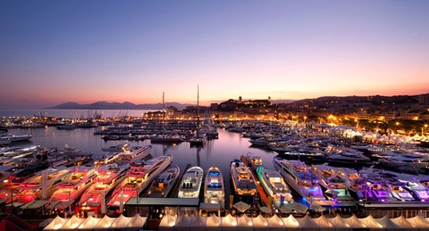 Ảnh quảng cáo cho thuê các du thuyền ở Liên hoan phim Cannes - Ảnh: Bespoke Yacht Charter Ảnh quảng cáo cho thuê các du thuyền ở Liên hoan phim Cannes - Ảnh: Bespoke Yacht Charter