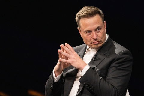 Tỉ phú Elon Musk thất vọng với chính quyền ông Biden, gia tăng chỉ trích mọi mặt- Ảnh 1. Tỉ phú Elon Musk nhiều lần dùng mạng xã hội để chỉ trích Tổng thống Mỹ Joe Biden - Ảnh: BLOOMBERG