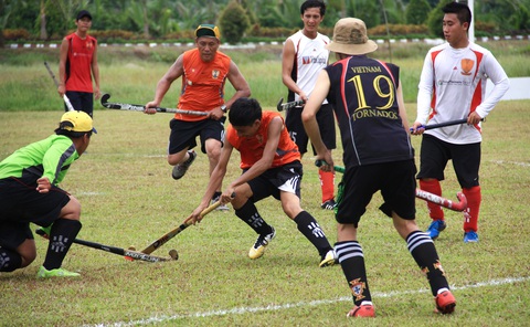 Cựu danh thủ rugby gốc Việt Francois Trịnh Đức tổ chức trại hè cho học sinh - Ảnh: QUANG THỊNH Cựu danh thủ rugby gốc Việt Francois Trịnh Đức tổ chức trại hè cho học sinh - Ảnh: QUANG THỊNH