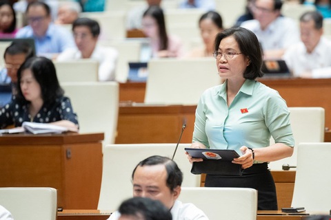 Vẫn tranh luận rút bảo hiểm xã hội một lần, đề xuất lùi thời gian thông qua luật- Ảnh 3. Đại biểu Nguyễn Thị Hồng Hạnh (TP.HCM) - Ảnh: QUOCHOI.VN