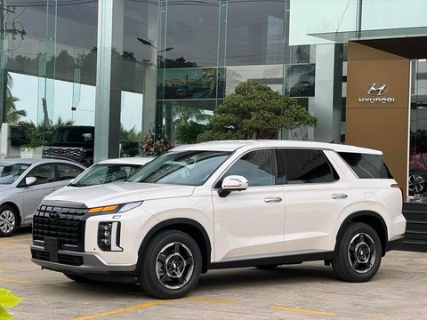 Tin tức giá xe: Hyundai Palisade giảm tới 120 triệu tại đại lý, rẻ hơn Santa Fe hybrid- Ảnh 1. Hyundai Palisade đang nỗ lực tiêu thụ những xe cuối cùng sản xuất năm 2023 - Ảnh: Đại lý Hyundai