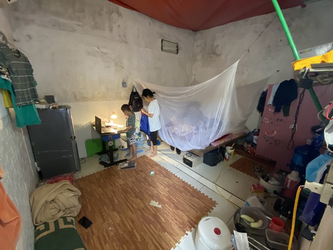 Bên trong một phòng trọ công nhân ở huyện Đông Anh (Hà Nội) - Ảnh: Q.THẾ Bên trong một phòng trọ công nhân ở huyện Đông Anh (Hà Nội) - Ảnh: Q.THẾ