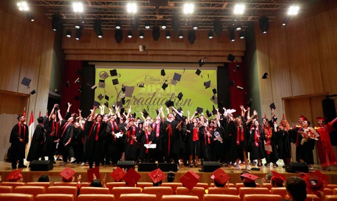Hơn 97% học sinh Asian School miễn thi môn ngoại ngữ THPT 2024- Ảnh 1. Tỉ lệ học sinh Asian School tốt nghiệp qua các năm luôn đạt 100%