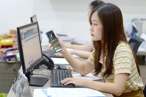 Chuyển khoản trên 10 triệu đồng phải xác thực khuôn mặt: Tăng bảo vệ tài khoản người dùng - Ảnh 2. Chuyển khoản trên 10 triệu đồng phải xác thực khuôn mặt: Tăng bảo vệ tài khoản người dùng - Ảnh 2.