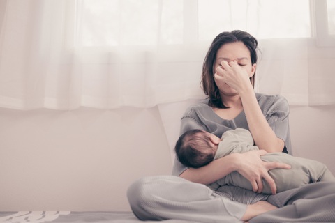 Trầm cảm sau sinh, nay đã có thuốc mới giúp trị nhanh- Ảnh 1. Trầm cảm sau sinh gây ra nhiều hệ lụy cho cả người mẹ, trẻ sơ sinh và gia đình - Ảnh minh họa của Getty