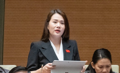 Hàng triệu người không có lương hưu sẽ được hạ tuổi hưởng trợ cấp hưu trí xã hội- Ảnh 3. Đại biểu Vương Thị Hương - Ảnh: GIA HÂN