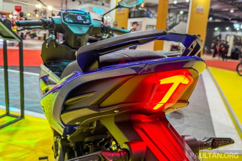 Xe máy Trung Quốc 'nhái' Yamaha Exciter, động cơ 'mượn' Honda- Ảnh 10. Voge FR150 được trang bị động cơ DOHC 4 van, xi lanh đơn, dung tích 149,8cc, làm mát bằng chất lỏng. Động cơ này sản sinh công suất 15,4 mã lực tại vòng tua máy 8.500 vòng/phút, mô men xoắn cực đại 13,5Nm tại 7.500 vòng/phút, kết hợp với hộp số 6 cấp.