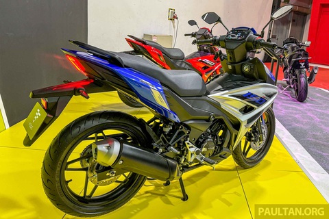 Xe máy Trung Quốc 'nhái' Yamaha Exciter, động cơ 'mượn' Honda- Ảnh 9. Hệ thống treo là ống lồng ở phía trước và giảm xóc đơn phía sau. Xe được trang bị phanh đĩa trên cả 2 bánh, với đĩa trước dùng kẹp phanh 2 piston và đĩa sau dùng kẹp phanh 1 piston. Điểm cộng là hệ thống phanh này được tích hợp ABS trên bánh trước.