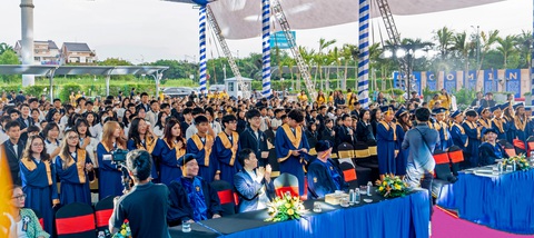 Tổng kết một năm 'trưởng thành trong hạnh phúc' tại Victoria School- Ảnh 1. Toàn cảnh lễ tổng kết năm học 2023 - 2024 của Victoria School