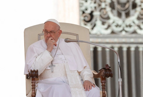 Giáo hoàng Francis xin lỗi vì sử dụng ngôn từ khiến người đồng tính 'thấy bị xúc phạm'- Ảnh 1. Người đứng đầu Giáo hội Công giáo, Giáo hoàng Francis - Ảnh: REUTERS