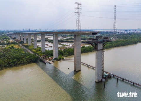 Phước Khánh - cầu cao nhất nước đình trệ, chờ nhà thầu giải cứu- Ảnh 9. Sau đó, Bộ Tài chính đã có số công hàm gửi Đại sứ quán Nhật Bản để trao đổi về chủ trương nêu trên. Đến ngày 24-4, Bộ Giao thông vận tải có văn bản gửi Đại sứ quán Nhật Bản, JICA đề nghị đối tác Nhật Bản hỗ trợ sớm hoàn thành thủ tục điều chỉnh công hàm trao đổi và thỏa thuận vay - Ảnh: CHÂU TUẤN