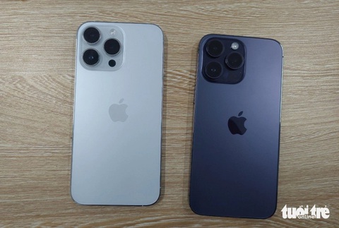 48 giờ lần theo dấu vết nghi phạm cướp 2 iPhone 14 Promax- Ảnh 2. Tang vật hai chiếc iPhone 14 Promax được thu hồi - Ảnh: Công an cung cấp