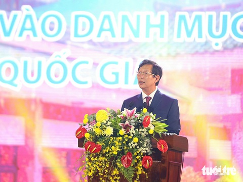 An Giang khai mạc lễ hội Vía Bà Chúa Xứ núi Sam 2024- Ảnh 2. Phó chủ tịch UBND tình An Giang Lê Văn Phước phát biểu khai mạc - Ảnh: L.H.