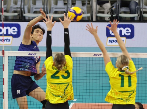 Đánh bại Úc, bóng chuyền nữ Việt Nam vào chung kết AVC Challenge Cup- Ảnh 2. Bích Tuyền tiếp tục là điểm sáng của tuyển bóng chuyền nữ Việt Nam - Ảnh: AVC