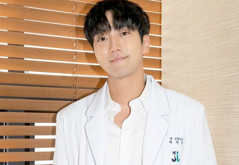 Lee Jung Jae của Squid Game ở vũ trụ Star Wars, phim tình cảm Hàn chiếm sóng tháng 6- Ảnh 6. Lee Jung Jae của Squid Game ở vũ trụ Star Wars, phim tình cảm Hàn chiếm sóng tháng 6- Ảnh 6.
