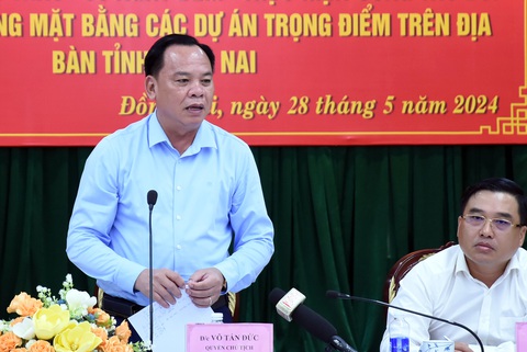 112 hồ sơ có dấu hiệu chỉnh sửa: Quyền chủ tịch Đồng Nai yêu cầu xử nghiêm nếu sai phạm- Ảnh 1. Quyền chủ tịch UBND tỉnh Đồng Nai Võ Tấn Đức chỉ đạo rà soát, xử lý nghiêm nếu phát hiện sai phạm trong vụ 112 hồ sơ dự án cao tốc Biên Hòa - Vũng Tàu có dấu hiệu chỉnh sửa - Ảnh: A LỘC