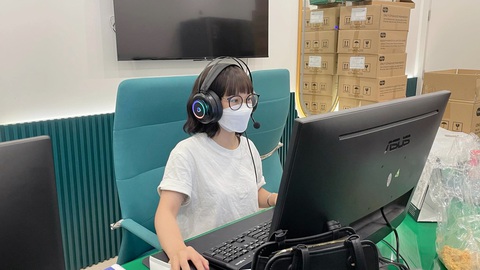 Kỳ nghỉ hè trước năm cuối đại học, Tâm tranh thủ vừa trải nghiệm nhiều công việc liên quan đến chuyên ngành vừa tích lũy tài chính - Ảnh: HOÀI PHƯƠNG Kỳ nghỉ hè trước năm cuối đại học, Tâm tranh thủ vừa trải nghiệm nhiều công việc liên quan đến chuyên ngành, vừa tích lũy tài chính - Ảnh: VŨ PHƯƠNG