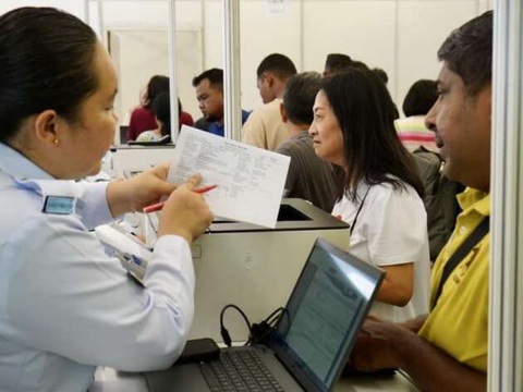 Người dân Malaysia kéo nhau đi nộp phạt giao thông - Ảnh: Paultan Người dân Malaysia kéo nhau đi nộp phạt giao thông - Ảnh: Paultan