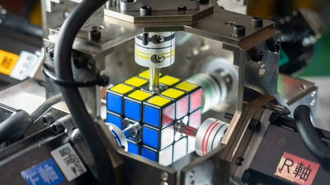 Robot phá kỷ lục xoay rubik trong 0,305 giây, nhanh gấp 10 lần con người- Ảnh 1. Robot phá kỷ lục xoay rubik trong 0,305 giây, nhanh gấp 10 lần con người- Ảnh 1.