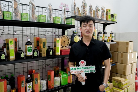 J&T Express đứng đầu bảng xếp hạng chất lượng dịch vụ bưu chính- Ảnh 1. Quang Đạt - chủ cửa hàng kinh doanh