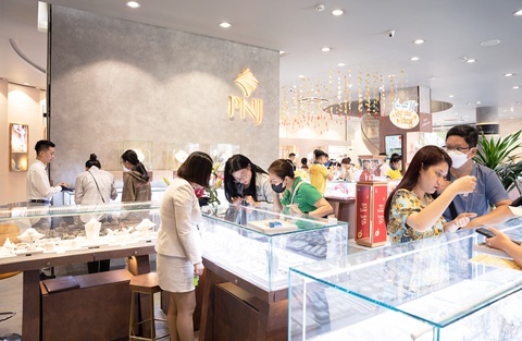 Vì sao biên lợi nhuận 4 tháng đầu năm của PNJ giảm?- Ảnh 2. PNJ đặt mục tiêu doanh thu khoảng 37.148 tỉ đồng và lợi nhuận sau thuế 2.089 tỉ đồng trong năm 2024 - Ảnh: Việt Hùng