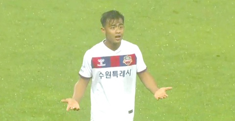 Ngay trong lần đầu tiên xuất hiện ở K-League, Pratama Arhan đã nhận thẻ đỏ chỉ sau 3 phút vào sân thay người - Ảnh: Siam Sports Ngay trong lần đầu tiên xuất hiện ở K-League, Pratama Arhan đã nhận thẻ đỏ chỉ sau 3 phút vào sân thay người - Ảnh: Siam Sports