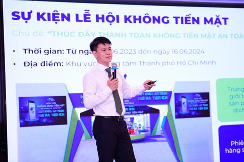 Cộng hưởng giữa Ngày không tiền mặt và Tháng khuyến mãi tập trung- Ảnh 3. Nhà báo Võ Hùng Thuật - giám đốc Trung tâm Dịch vụ Truyền thông báo Tuổi Trẻ - Ảnh: QUANG ĐỊNH