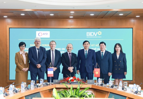 BIDV và AFD nâng tầm quan hệ hợp tác chiến lược- Ảnh 1. Đại diện Lãnh đạo BIDV và Cơ quan Phát triển Pháp (AFD) tại lễ ký kết - Ảnh: BIDV