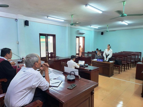Cẩn thận tội 'làm nhục người khác' khi đi đòi nợ trên không gian mạng- Ảnh 1. Tòa án nhân dân TP Huế đưa ra xét xử vụ án xúc phạm người khác khi livestream đòi nợ rồi chửi rủa người nợ tiền - Ảnh: NGỌC MINH