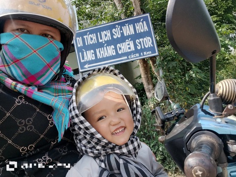 Bé Giàng luôn cười toe khi được mẹ chở đi phượt - Ảnh: NVCC Bé Giàng luôn cười toe khi được mẹ chở đi phượt - Ảnh: NVCC