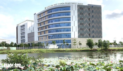 Trường ĐH Y khoa Phạm Ngọc Thạch tuyển 1.480 chỉ tiêu, học phí cao nhất 55,2 triệu- Ảnh 1. Trường đại học Y khoa Phạm Ngọc Thạch công bố mức học phí khóa tuyển sinh năm học tới 41,8 - 55,2 triệu đồng/năm - Ảnh: TRẦN HUỲNH