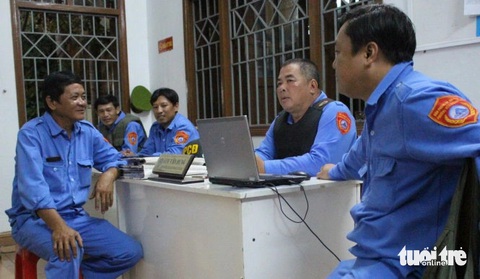 Vì sao bảo vệ dân phố, dân phòng đa số là người lớn tuổi?- Ảnh 1. Đội dân phòng phường Hòa Khánh Bắc, quận Liên Chiểu, Đà Nẵng - Ảnh: ĐOÀN NHẠN
