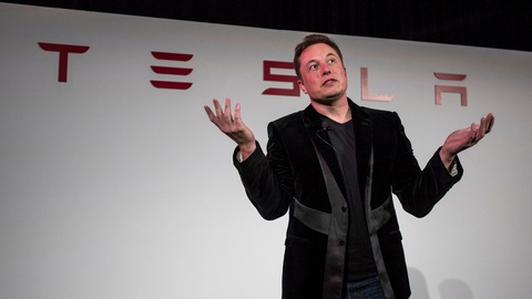 Elon Musk - Ảnh: Wired Elon Musk cũng rất cần Tesla. Bởi cốt lõi của vị trí một trong những người giàu nhất thế giới của ông dựa trên mức định giá cao ngất trời của Tesla. Musk cũng từng tuyên bố sẽ ở lại Tesla suốt đời - Ảnh: Wired