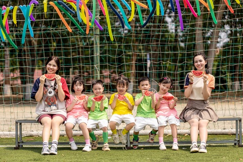 Nhiều lớp lựa chọn áo thun, quần đùi cho các bé thoải mái - Ảnh: NVCC Nhiều lớp lựa chọn áo thun, quần đùi cho các bé thoải mái - Ảnh: NVCC