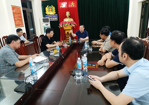 Khởi tố vụ án bé 5 tuổi bị bỏ quên, chết trong ô tô đưa đón của trường mầm non- Ảnh 1. Chủ tịch UBND tỉnh Thái Bình Nguyễn Khắc Thận chủ trì cuộc họp khẩn, chỉ đạo công tác điều tra vụ việc trẻ của trường mầm non bị bỏ quên trong ô tô dẫn tới tử vong - Ảnh: K.LINH