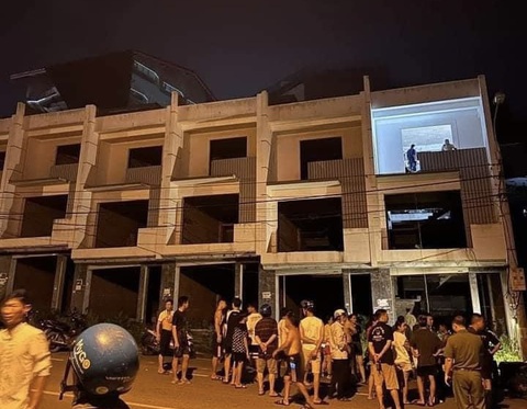 Phát hiện người đàn ông 'chết khô' trên đệm trong khu nhà liền kề- Ảnh 1. Hiện trường vụ việc - Ảnh: BẢO HOÀNG