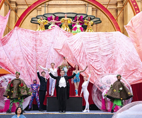 Công viên Châu Á Đà Nẵng đổi tên, mở show diễn đẳng cấp thế giới- Ảnh 1. Đoàn xiếc Cirque Du Soleil từng hội tụ tại Sun World Ba Na Hills sẽ biểu diễn tại Da Nang Downtown - Ảnh: T.NGHĨA