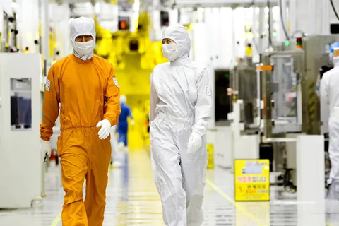 Hai nhân viên Samsung bị phơi nhiễm phóng xạ trong nhà máy sản xuất chip- Ảnh 1. Bên trong một nhà máy sản xuất chip của Samsung - Ảnh: Samsung
